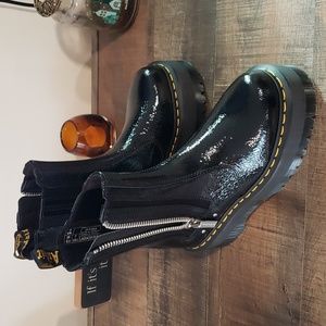 Dr. Martens 2976 platform boots